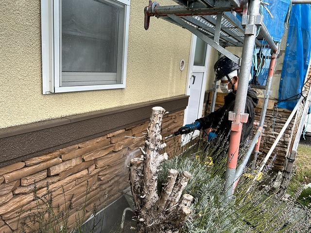 上伊那郡飯島町：外壁の石積調の仕上げ材に高圧洗浄