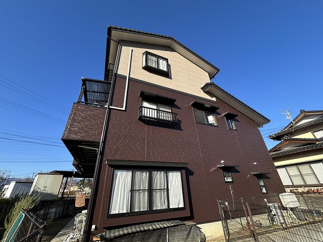 飯田市:低汚染塗製を持つフッ素塗料で塗装を行った住宅の外観