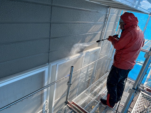 飯田市：外壁サイディングを高圧洗浄
