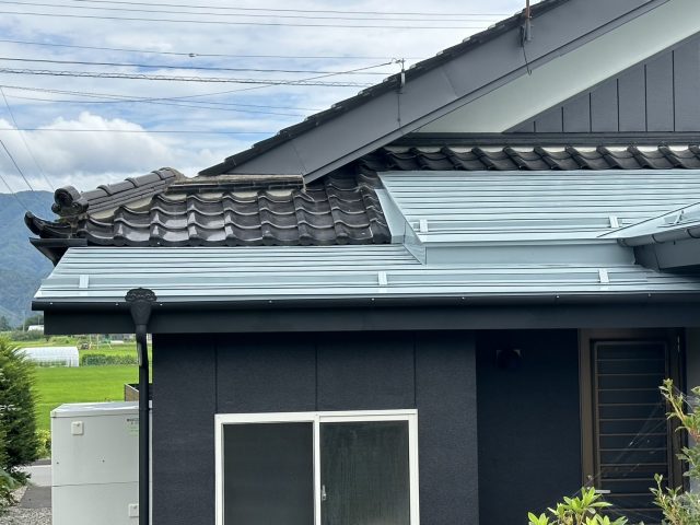 飯島町I邸_屋根塗装-下塗り