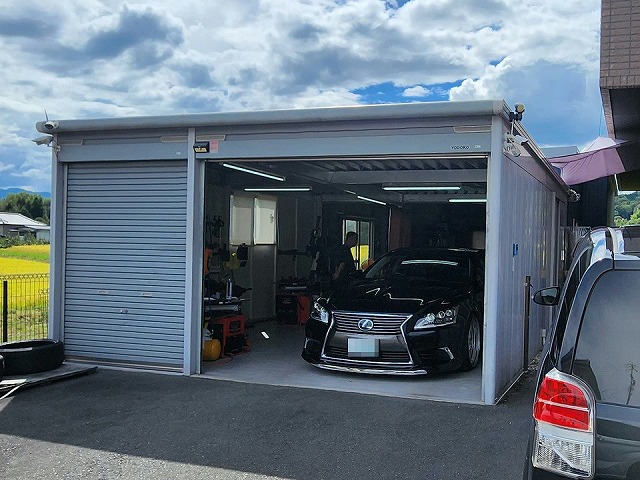 飯田市：タイヤ交換や部品の加工、取り付けなどを行っているガレージ