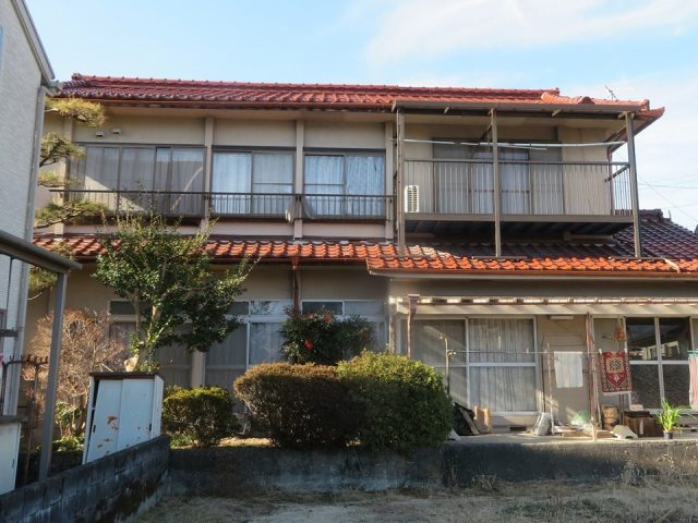 飯田市松尾にてモルタル外壁の塗り替え前にのし瓦の補修を行いました